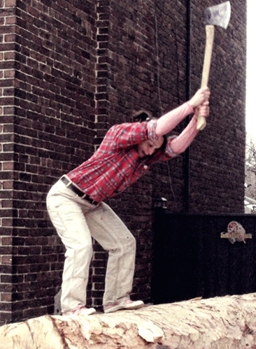 This woman (professional lumbar-jane) is using her pelvis, has free arms and an open chest...and her belly -- full, with great internal pressure/fullness.